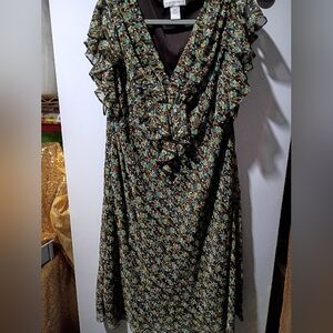 Chic Floral V-Neck Midi Dress